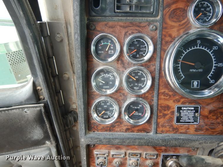 image for item DM6290 2000 Kenworth W900  semi truck