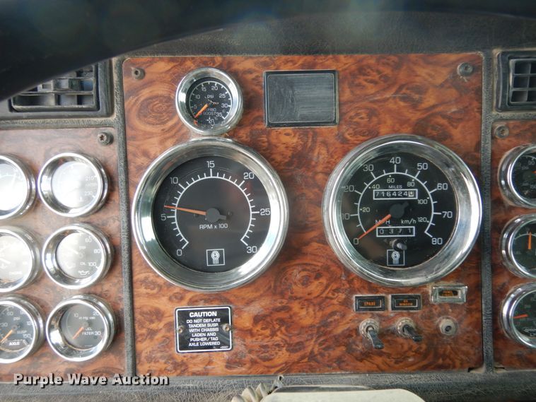 image for item DM6290 2000 Kenworth W900  semi truck