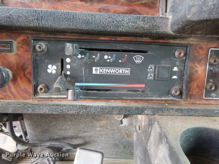 image for item DM6290 2000 Kenworth W900  semi truck