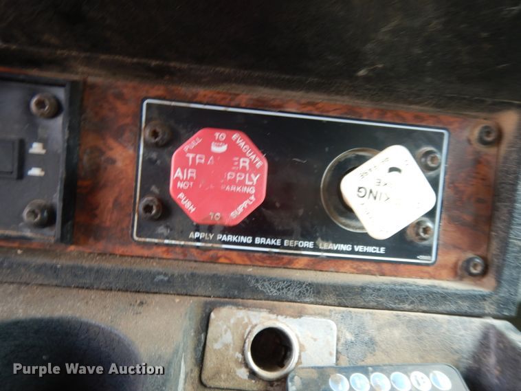 image for item DM6290 2000 Kenworth W900  semi truck