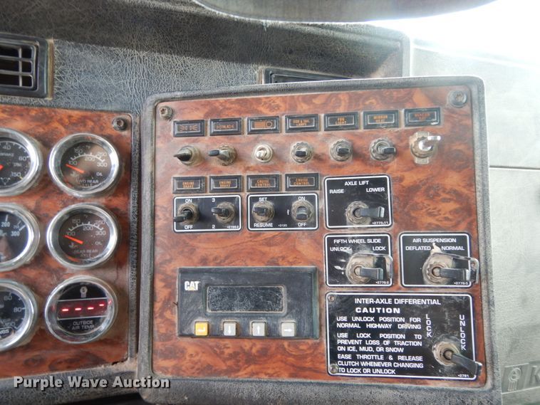 image for item DM6290 2000 Kenworth W900  semi truck