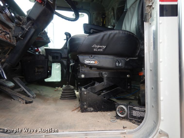 image for item DM6290 2000 Kenworth W900  semi truck