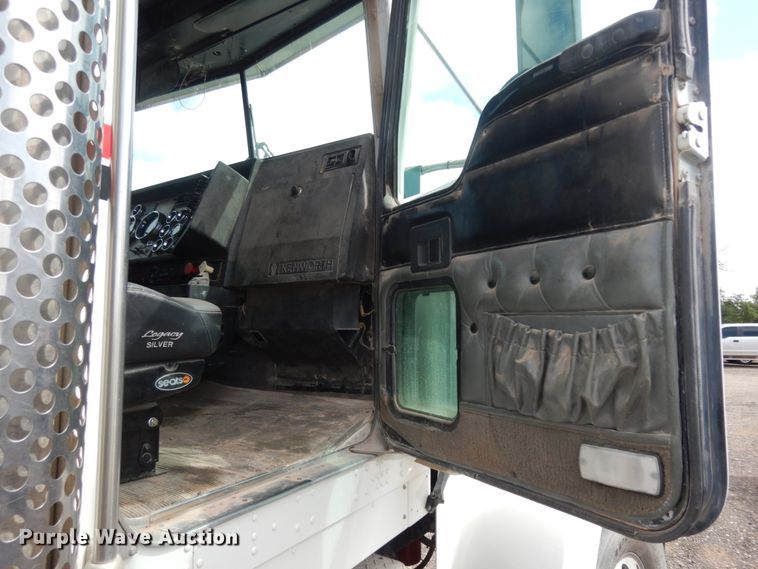 image for item DM6290 2000 Kenworth W900  semi truck