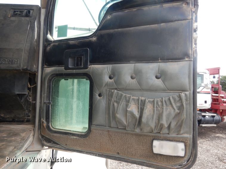 image for item DM6290 2000 Kenworth W900  semi truck