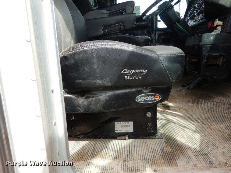 image for item DM6290 2000 Kenworth W900  semi truck