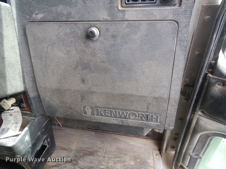 image for item DM6290 2000 Kenworth W900  semi truck