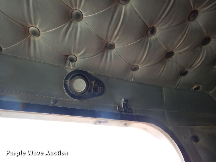 image for item DM6290 2000 Kenworth W900  semi truck