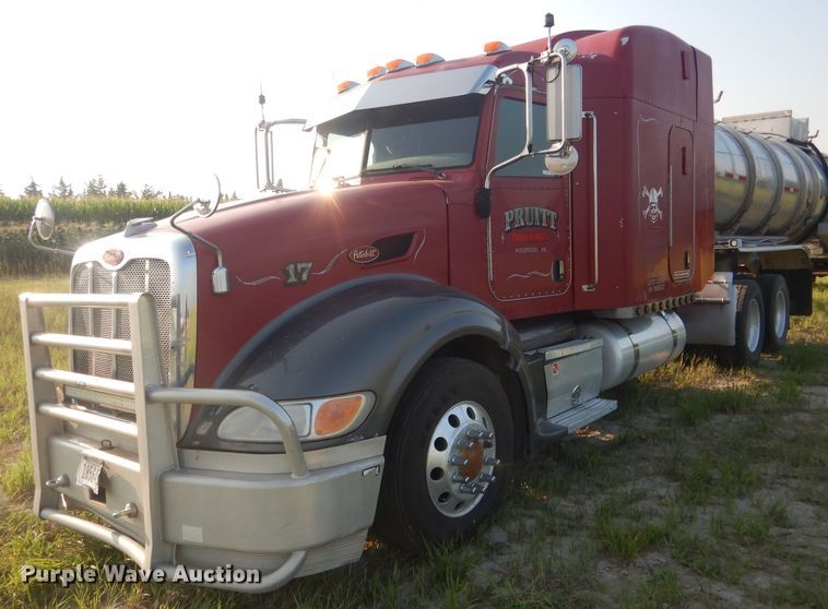 image for item FI9153 2007 Peterbilt 386  semi truck