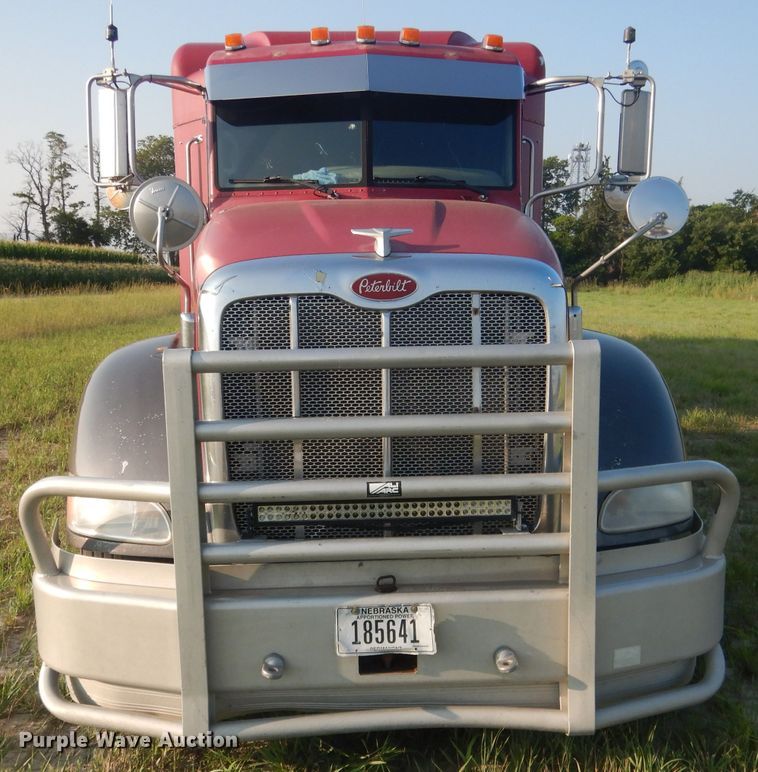 image for item FI9153 2007 Peterbilt 386  semi truck