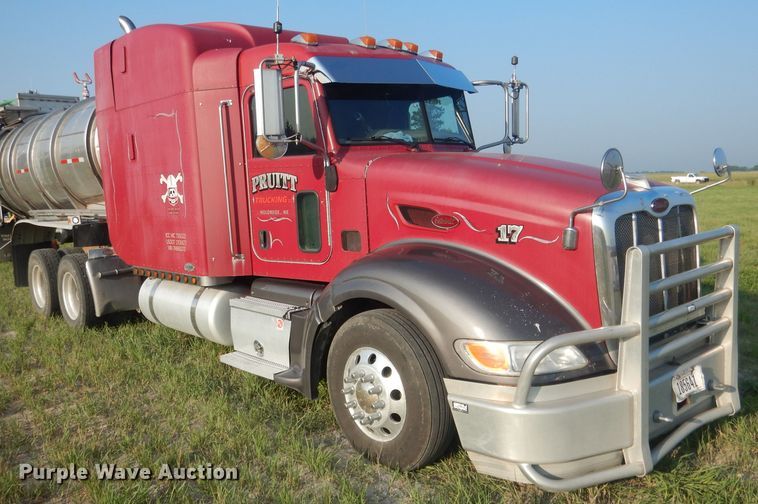 image for item FI9153 2007 Peterbilt 386  semi truck