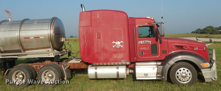 image for item FI9153 2007 Peterbilt 386  semi truck