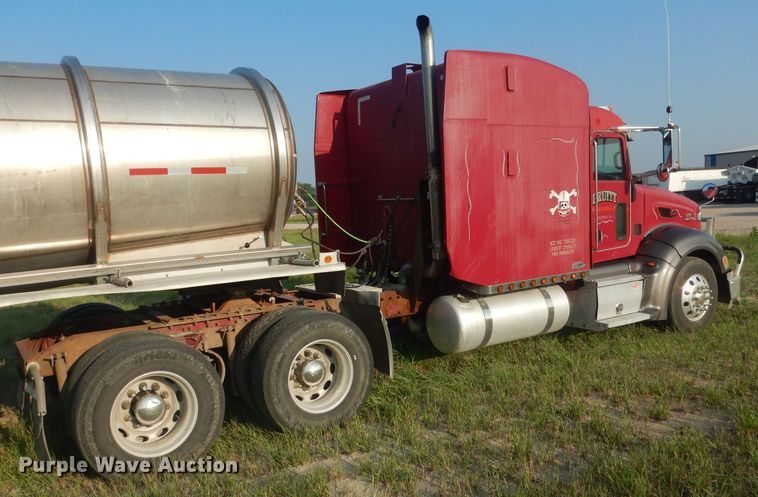 image for item FI9153 2007 Peterbilt 386  semi truck