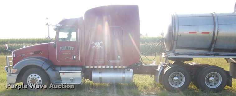 image for item FI9153 2007 Peterbilt 386  semi truck