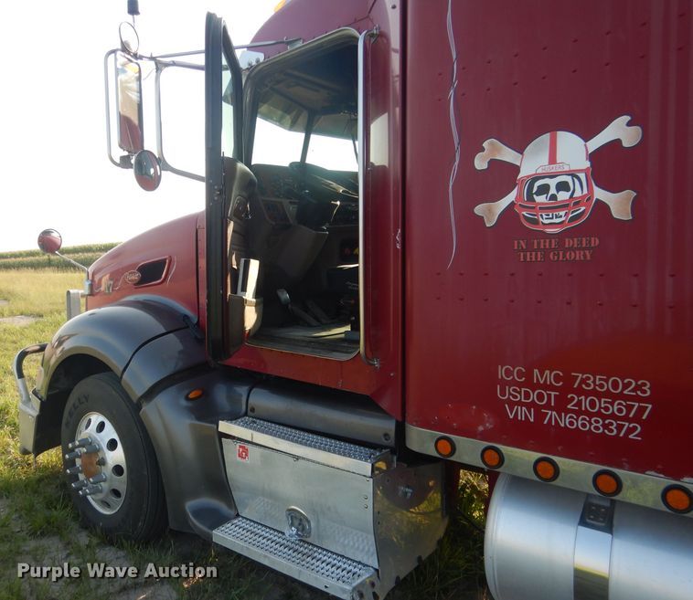 image for item FI9153 2007 Peterbilt 386  semi truck