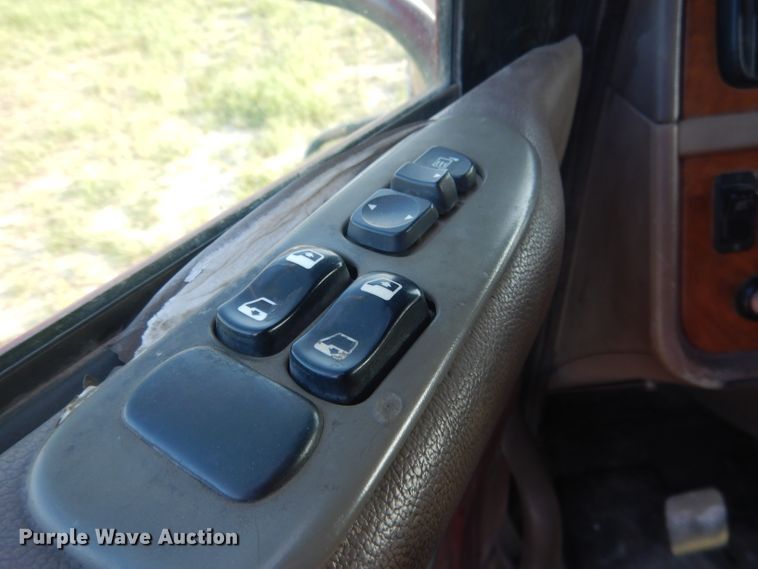 image for item FI9153 2007 Peterbilt 386  semi truck