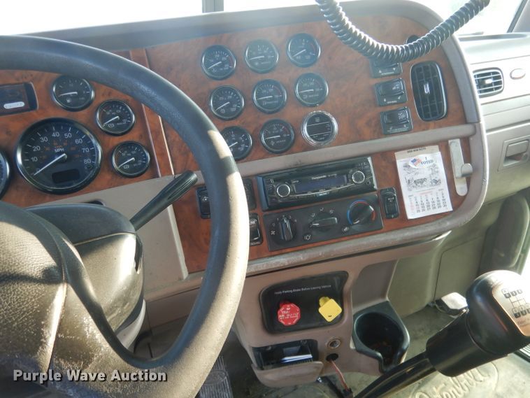image for item FI9153 2007 Peterbilt 386  semi truck