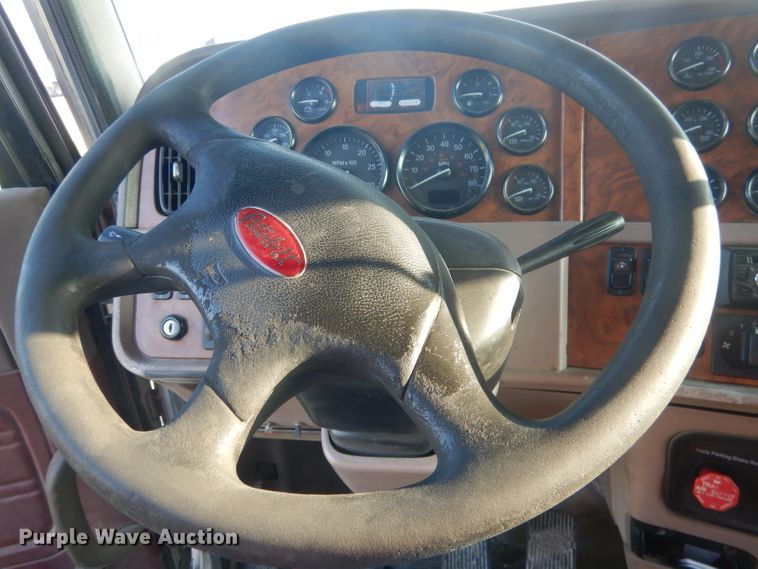image for item FI9153 2007 Peterbilt 386  semi truck