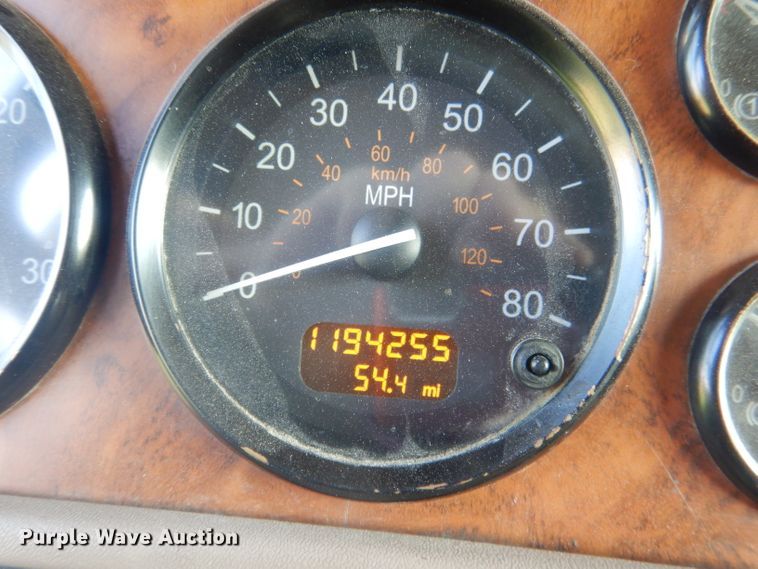 image for item FI9153 2007 Peterbilt 386  semi truck