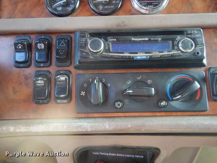 image for item FI9153 2007 Peterbilt 386  semi truck