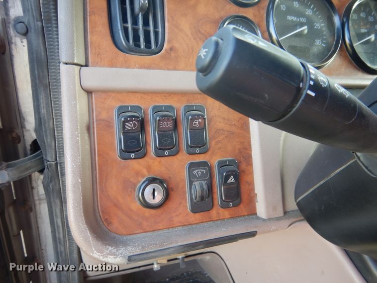 image for item FI9153 2007 Peterbilt 386  semi truck