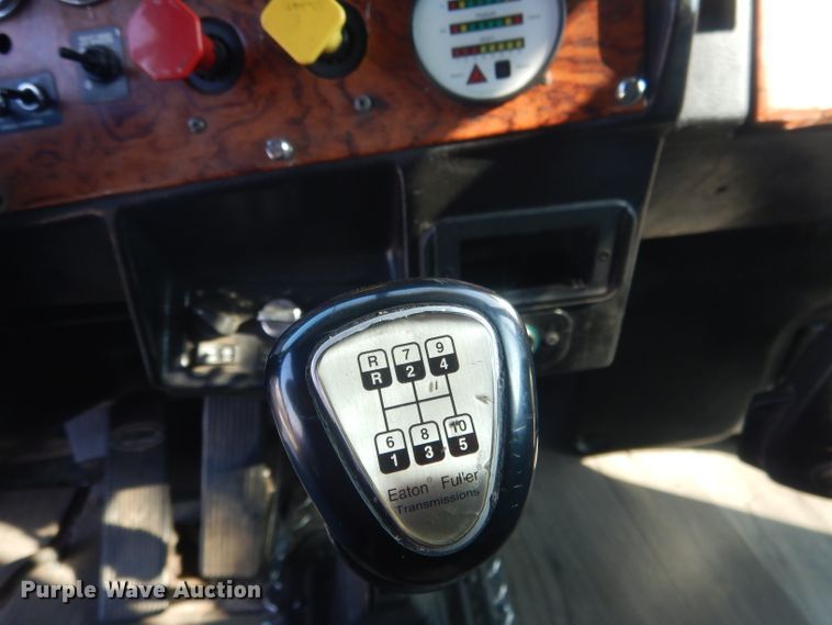 image for item FI9153 2007 Peterbilt 386  semi truck