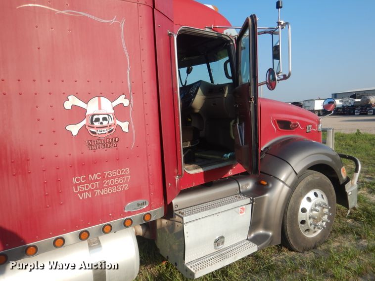 image for item FI9153 2007 Peterbilt 386  semi truck