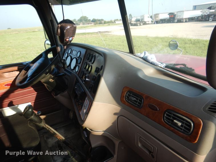 image for item FI9153 2007 Peterbilt 386  semi truck