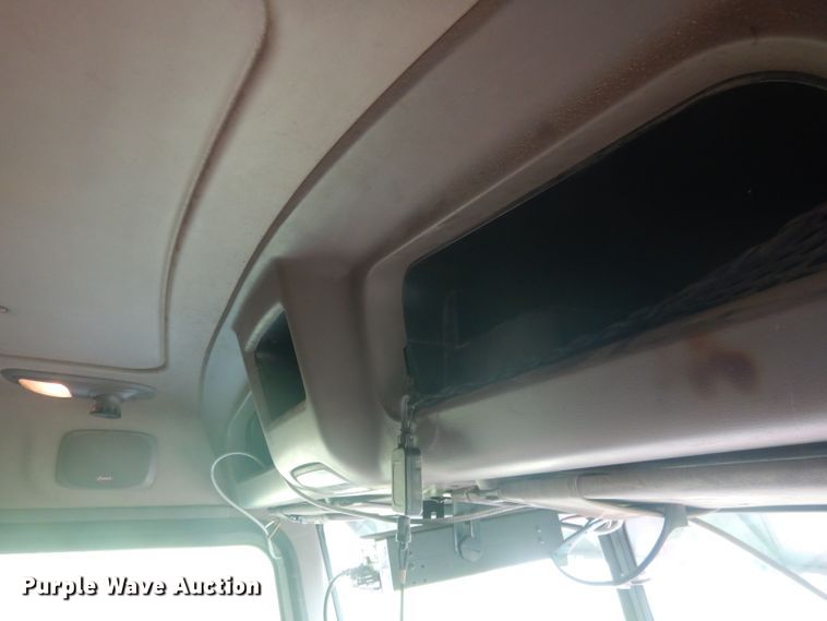 image for item FI9153 2007 Peterbilt 386  semi truck