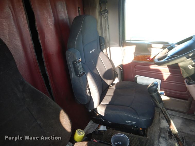 image for item FI9153 2007 Peterbilt 386  semi truck