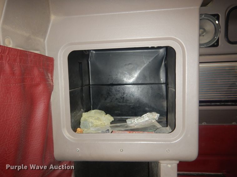 image for item FI9153 2007 Peterbilt 386  semi truck