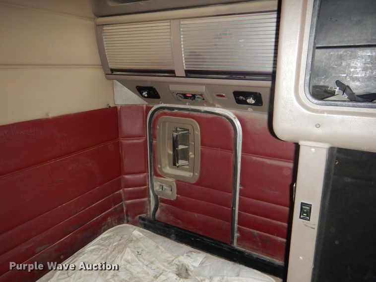 image for item FI9153 2007 Peterbilt 386  semi truck