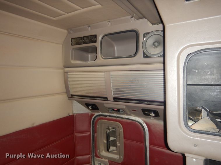 image for item FI9153 2007 Peterbilt 386  semi truck