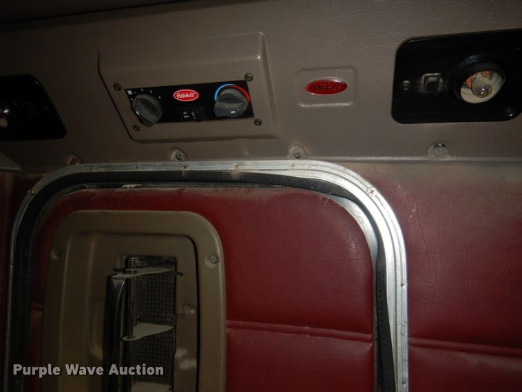 image for item FI9153 2007 Peterbilt 386  semi truck
