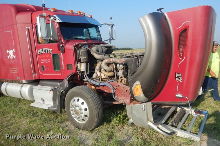 image for item FI9153 2007 Peterbilt 386  semi truck