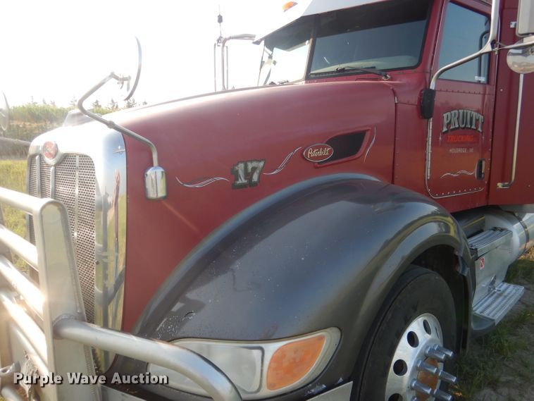image for item FI9153 2007 Peterbilt 386  semi truck