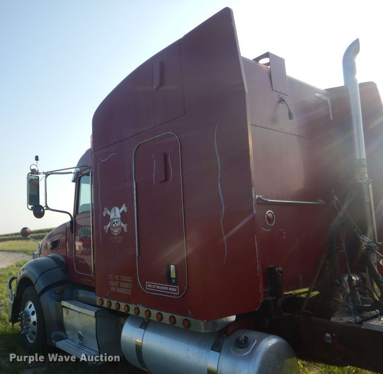 image for item FI9153 2007 Peterbilt 386  semi truck