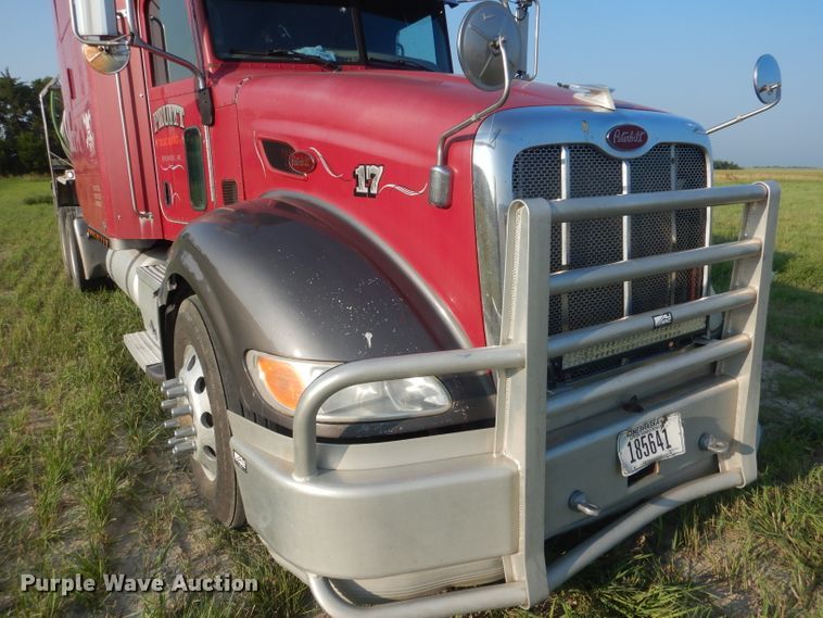 image for item FI9153 2007 Peterbilt 386  semi truck