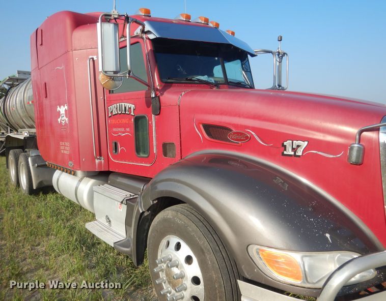 image for item FI9153 2007 Peterbilt 386  semi truck