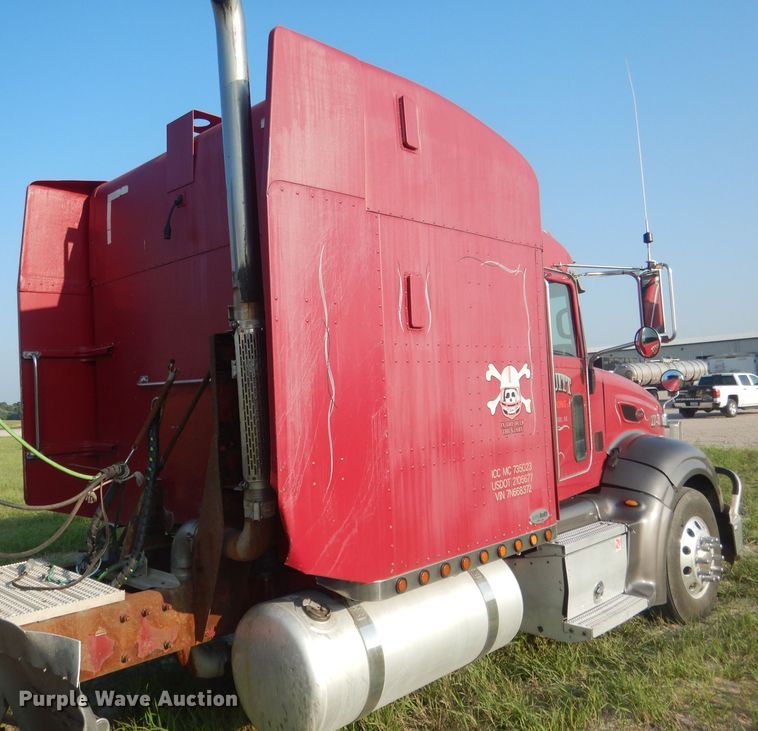 image for item FI9153 2007 Peterbilt 386  semi truck