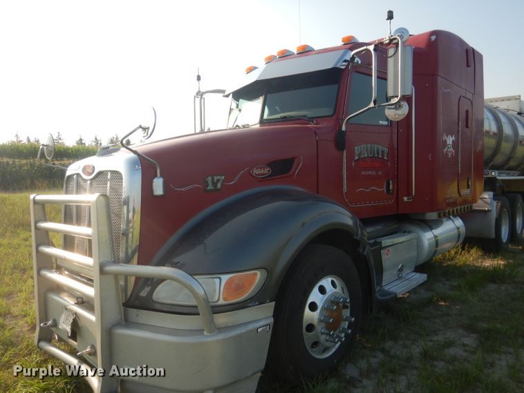 image for item FI9153 2007 Peterbilt 386  semi truck