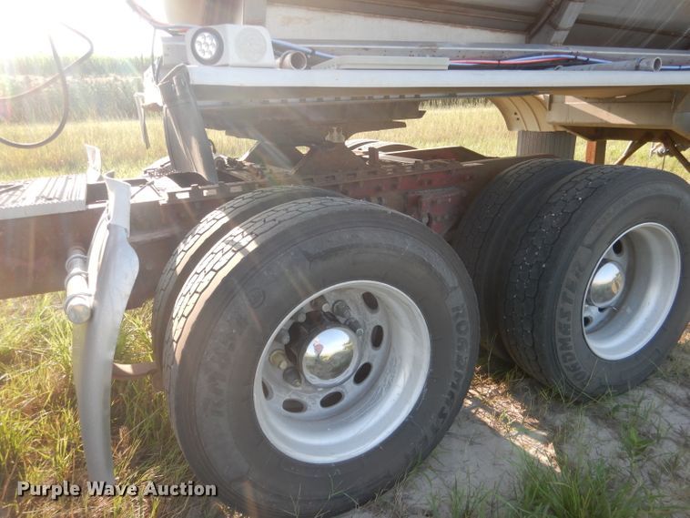 image for item FI9153 2007 Peterbilt 386  semi truck