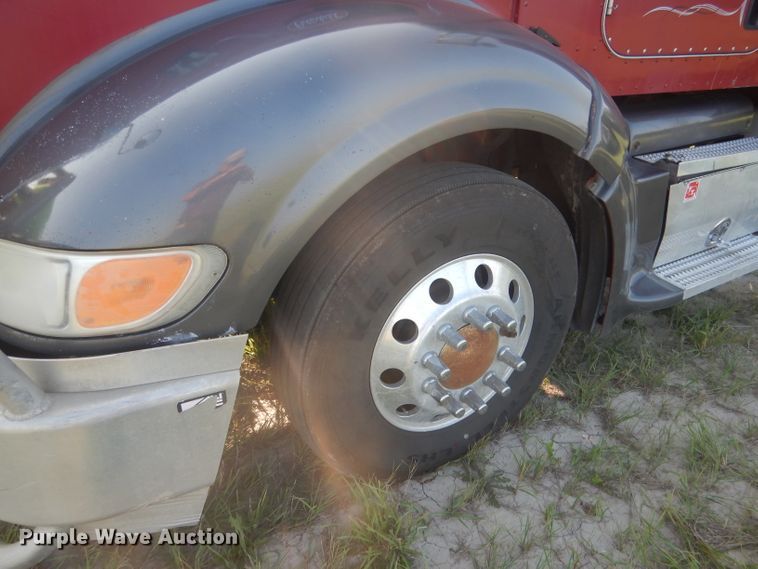 image for item FI9153 2007 Peterbilt 386  semi truck