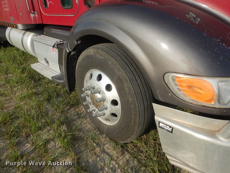 image for item FI9153 2007 Peterbilt 386  semi truck