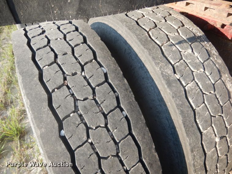 image for item FI9153 2007 Peterbilt 386  semi truck