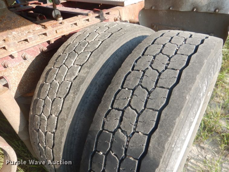 image for item FI9153 2007 Peterbilt 386  semi truck