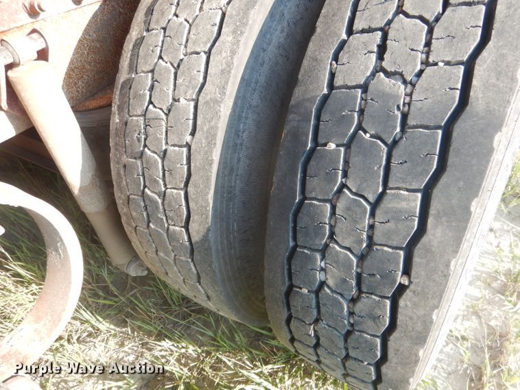 image for item FI9153 2007 Peterbilt 386  semi truck