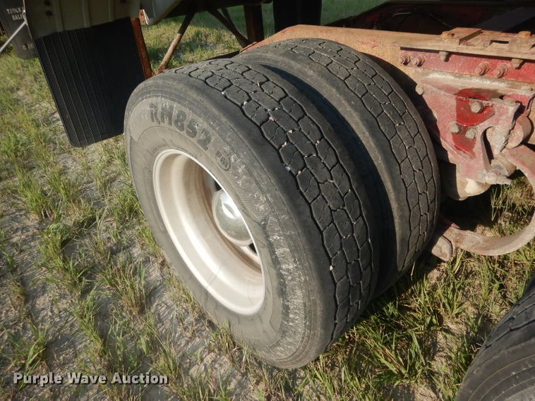 image for item FI9153 2007 Peterbilt 386  semi truck