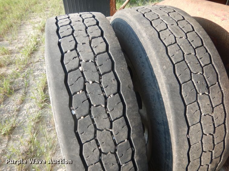 image for item FI9153 2007 Peterbilt 386  semi truck