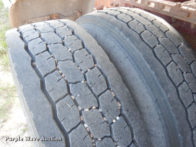 image for item FI9153 2007 Peterbilt 386  semi truck