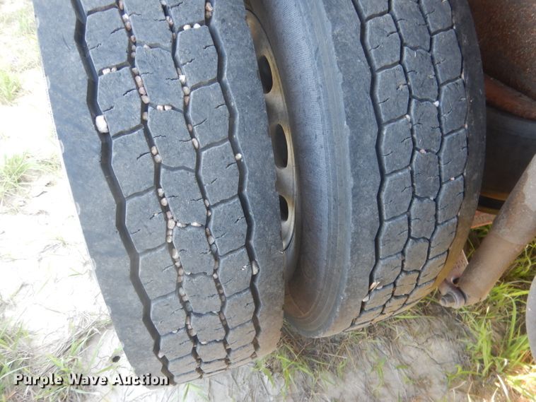 image for item FI9153 2007 Peterbilt 386  semi truck